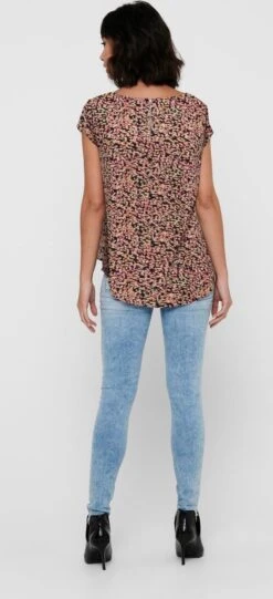 Only T-shirt Onlvic Ss Aop Top Noos Wvn 15161116 Black/scarlet Ne Dames Maat - 44 -Only 548x1200 1