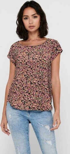 Only T-shirt Onlvic Ss Aop Top Noos Wvn 15161116 Black/scarlet Ne Dames Maat - 44 -Only 550x1200 4