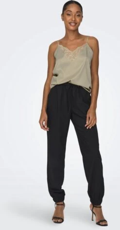 Only ONLVICTORIA SL LACE MIX SINGLET - Creme Beige 16 Only ONLVICTORIA SL LACE MIX SINGLET - Creme Beige -Only 627x1200 15