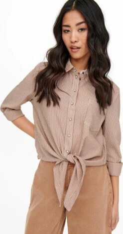 Only Blouse Onllecey Ls Knot Shirt Noos Wvn 15195910 Toasted Coconut Dames Maat - L -Only 634x1200 3