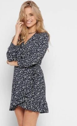 ONLY ONLCARLY L/S WRAP SHORT DRESS NOOS WVN Dames Jurk - Maat 38 32 ONLY ONLCARLY L/S WRAP SHORT DRESS NOOS WVN Dames Jurk - Maat 38 -Only 734x1200