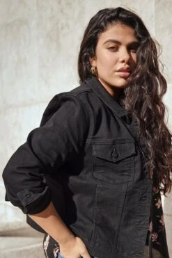 ONLY CARMAKOMA CARWESPA LS JACKET BLACK DNM Dames Jas - Maat 44 12 ONLY CARMAKOMA CARWESPA LS JACKET BLACK DNM Dames Jas - Maat 44 -Only 800x1200 110