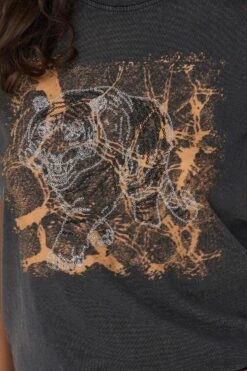 Only T-shirt Onllucy Emb T-shirt Cs Jrs 15294613 Black/tiger Emb Dames Maat - L -Only 800x1200 145