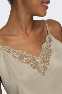 Only ONLVICTORIA SL LACE MIX SINGLET - Creme Beige 17 Only ONLVICTORIA SL LACE MIX SINGLET - Creme Beige -Only 800x1200 163