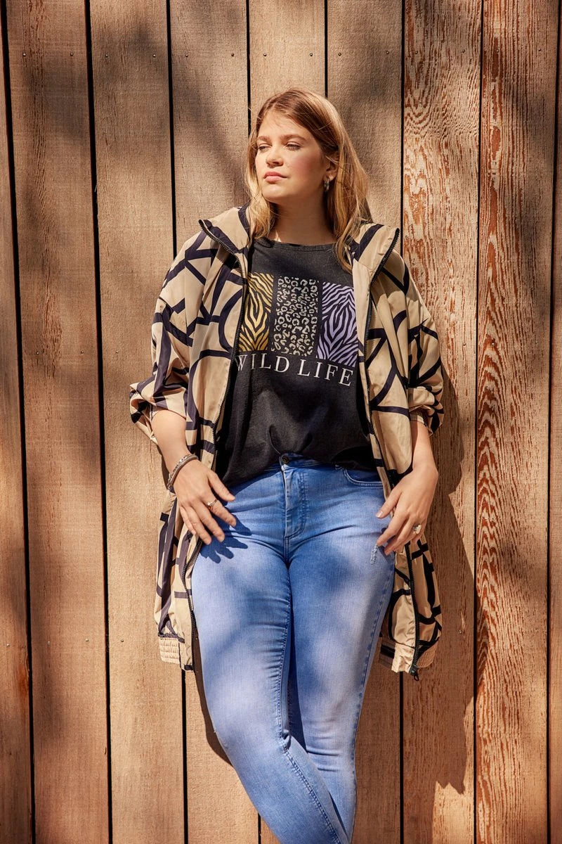 ONLY CARMAKOMA ONLY Shirt CARMIKO Opdruk Voor 7 ONLY CARMAKOMA ONLY Shirt CARMIKO Opdruk Voor - Afbeelding 5