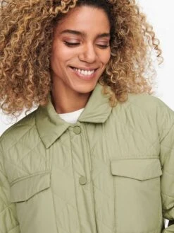 ONLY ONLNEWTANZIA LONG QUILT SHACKET OTW Dames Jas - Maat S 17 ONLY ONLNEWTANZIA LONG QUILT SHACKET OTW Dames Jas - Maat S -Only 900x1200 128